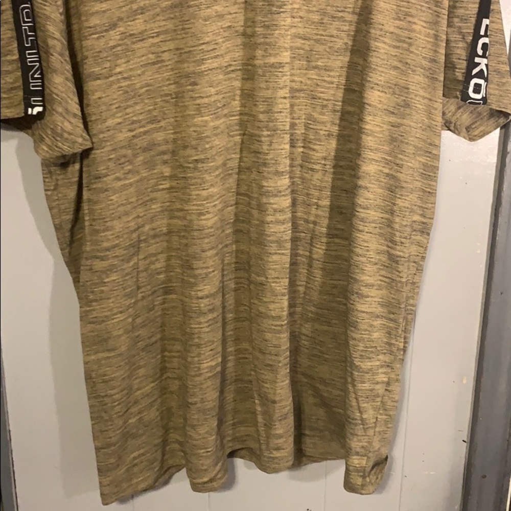 T-shirt - Picture 2 of 3